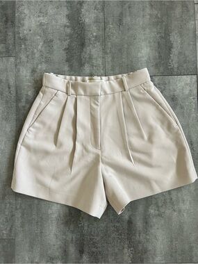 Abercrombie & Fitch Cream High-Waist Pleated Shorts (curve love)